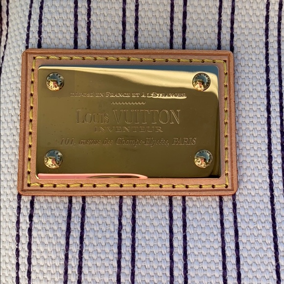 Louis Vuitton Antigua Pouch - Picture 5 of 6